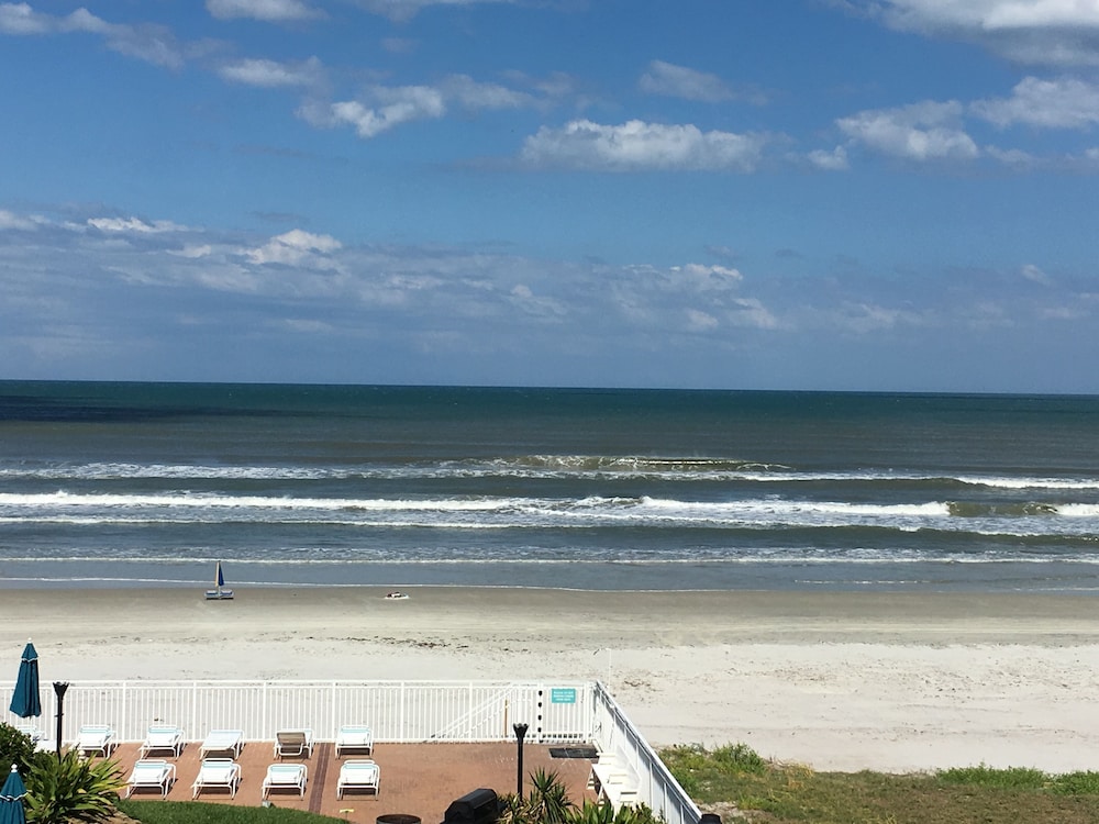Sea Shells Beach Club 60/67