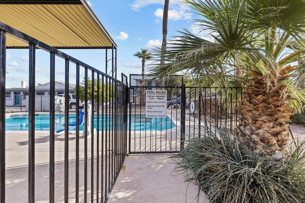 American Executive Inn 33/58