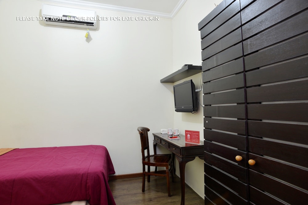 ZEN Rooms Anggrek Loka BSD 25/35