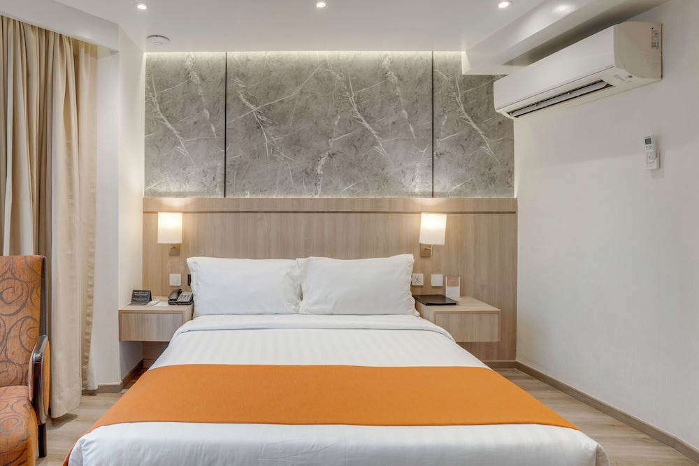 Modern, Executive, Queen Bed