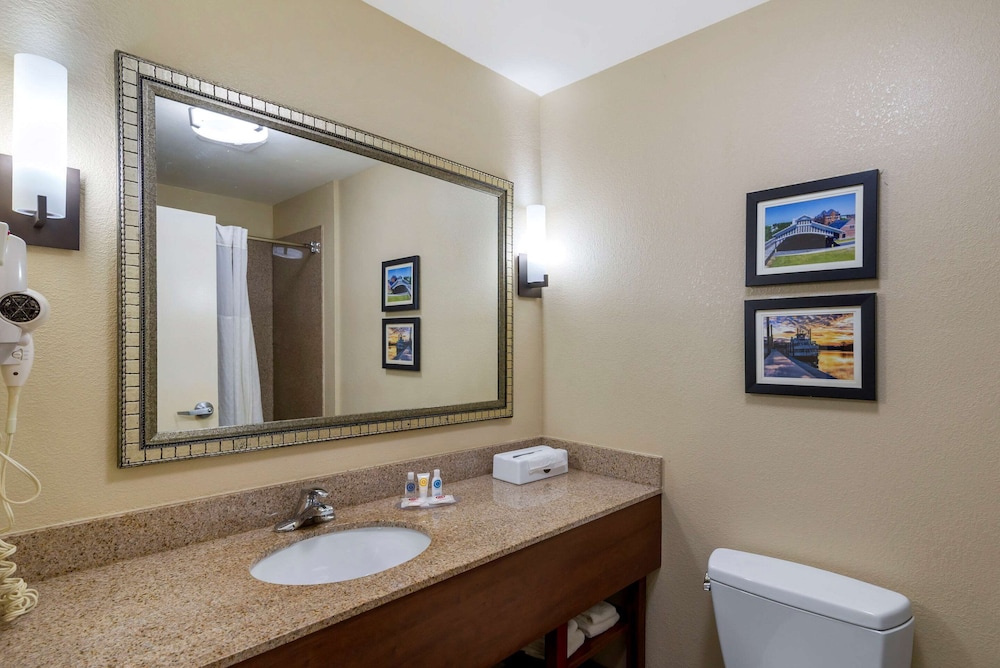 Comfort Inn & Suites Montgomery Eastchase 26/40
