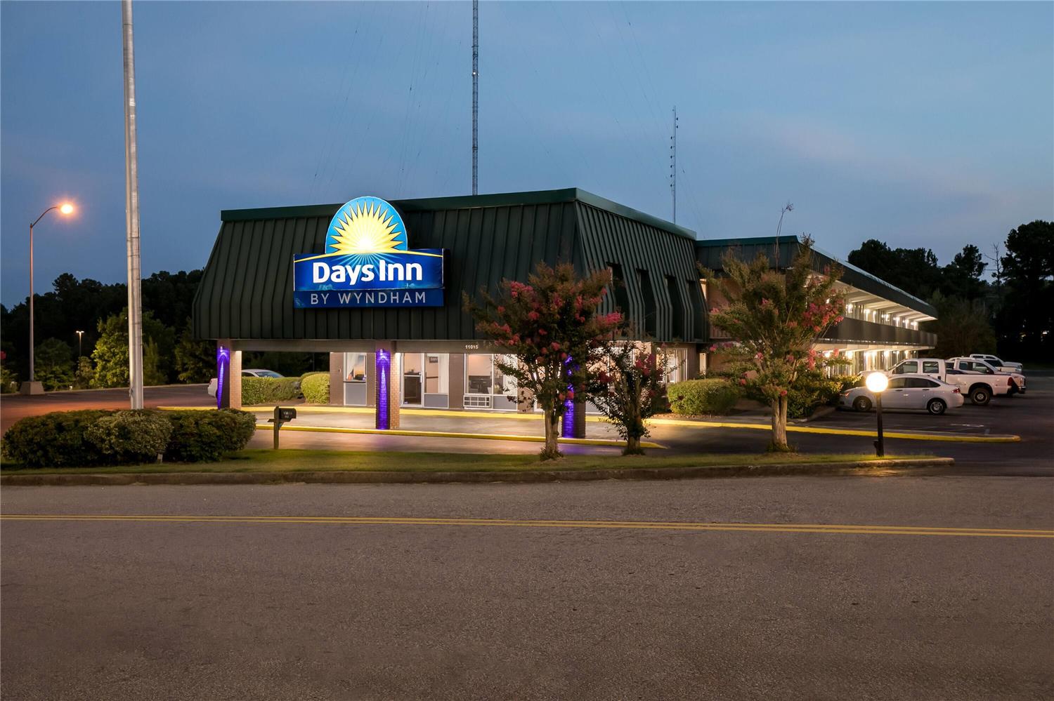 Days Inn by Wyndham Seneca 2/25