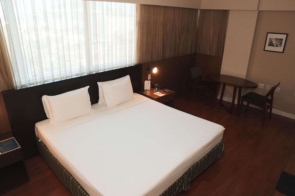 Golden Tulip Porto Vitoria 16/72