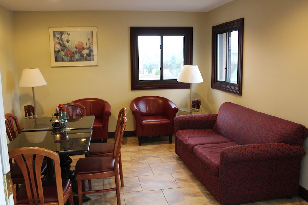 American Inn & Suites 18/28