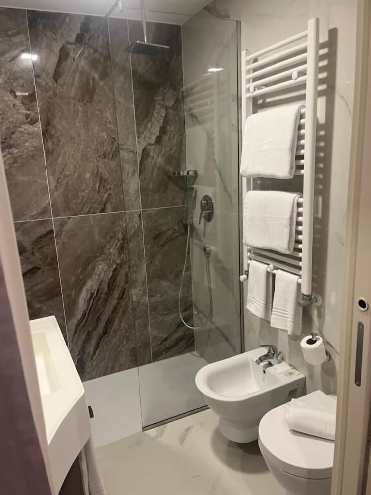 Jr Hotels Bocconi Milano 57/60