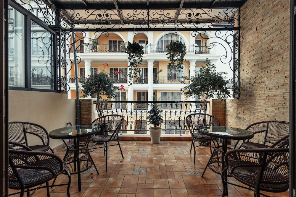 Le Foyer Hotel 50/56
