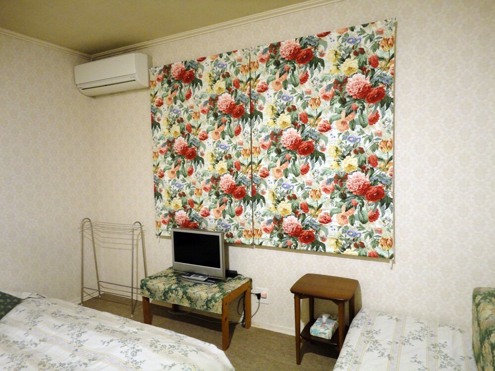 Cozy Inn Antique 15/23