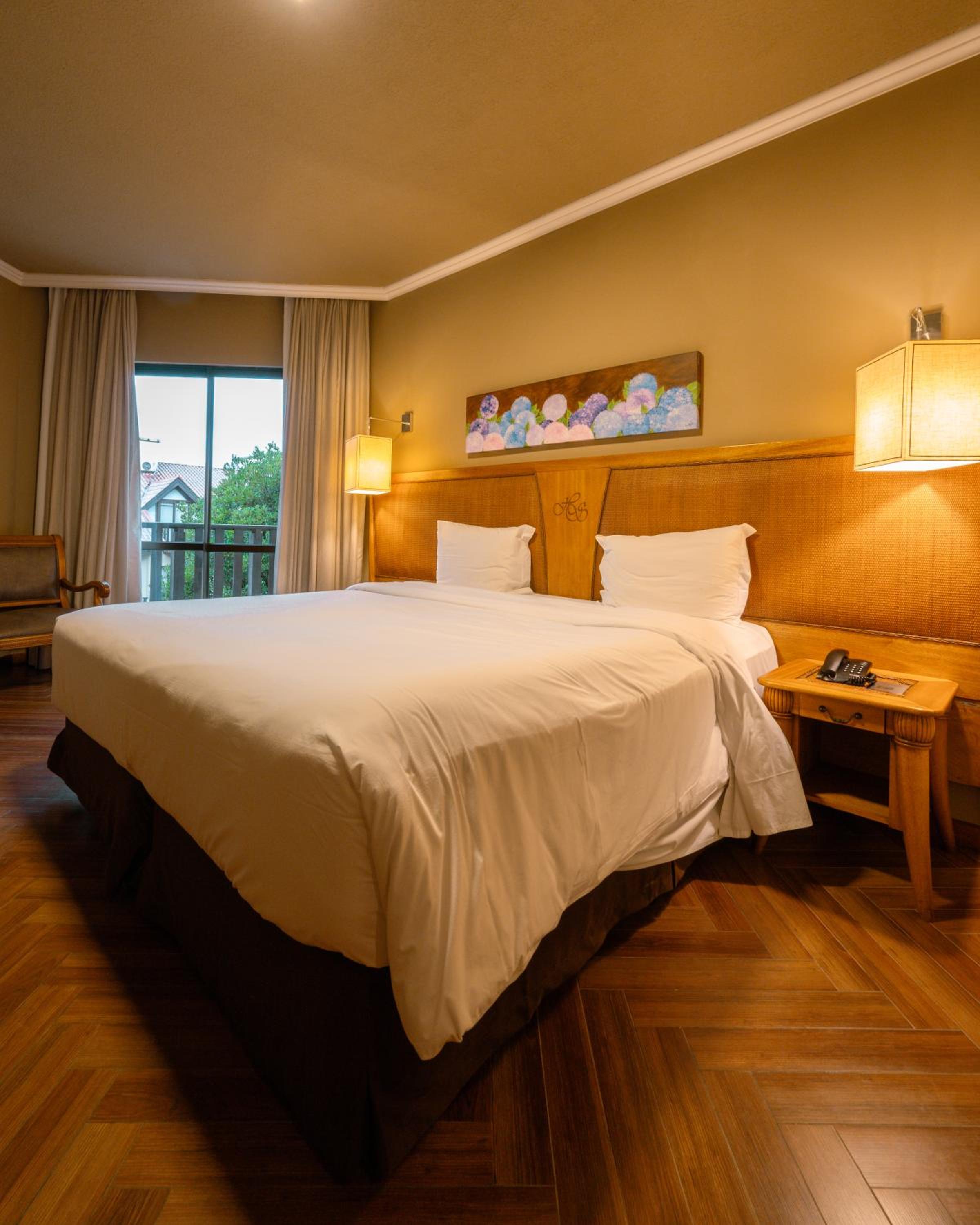 Premier Room with Balcony Double Bed + 2 Single Bed or 3 Single Bed