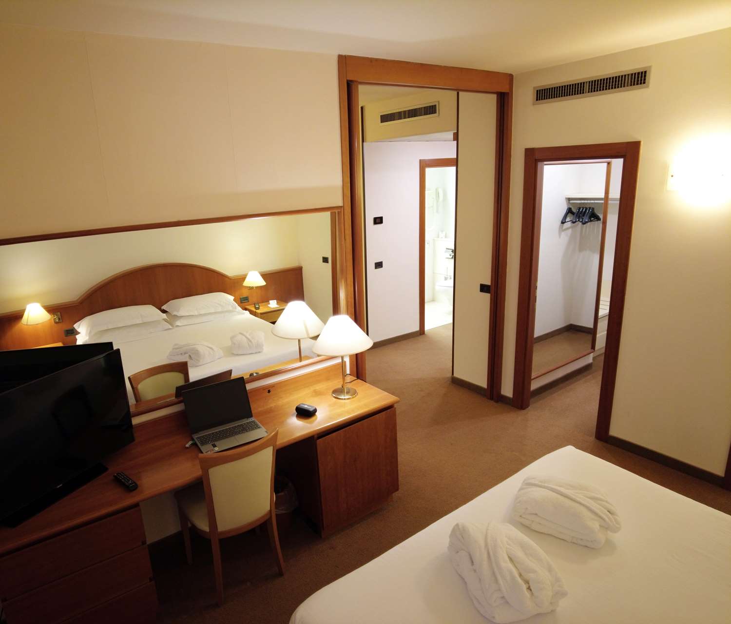 Premium, Suite, King Bed, Living Area