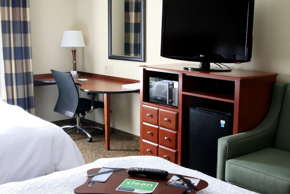 Hampton Inn Suites Paducah 54/55
