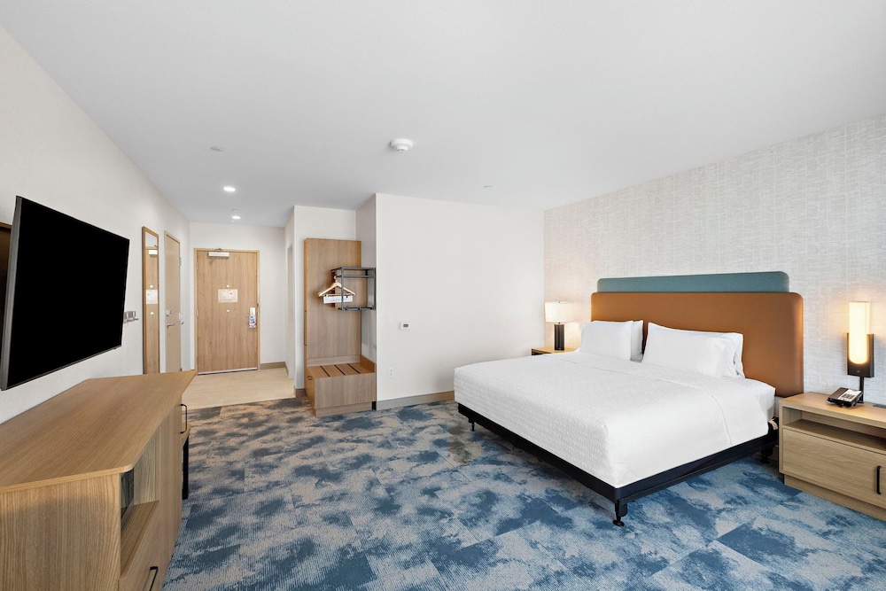 Hampton Inn by Hilton Ontario Airport 16/36