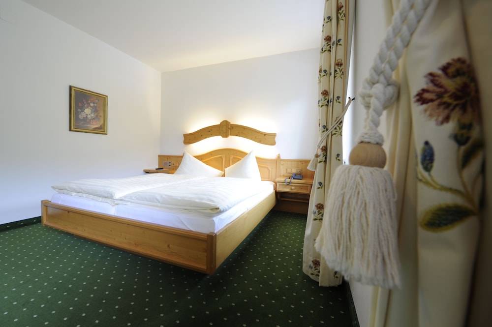 HOTEL SAALBACHER HOF 10/73