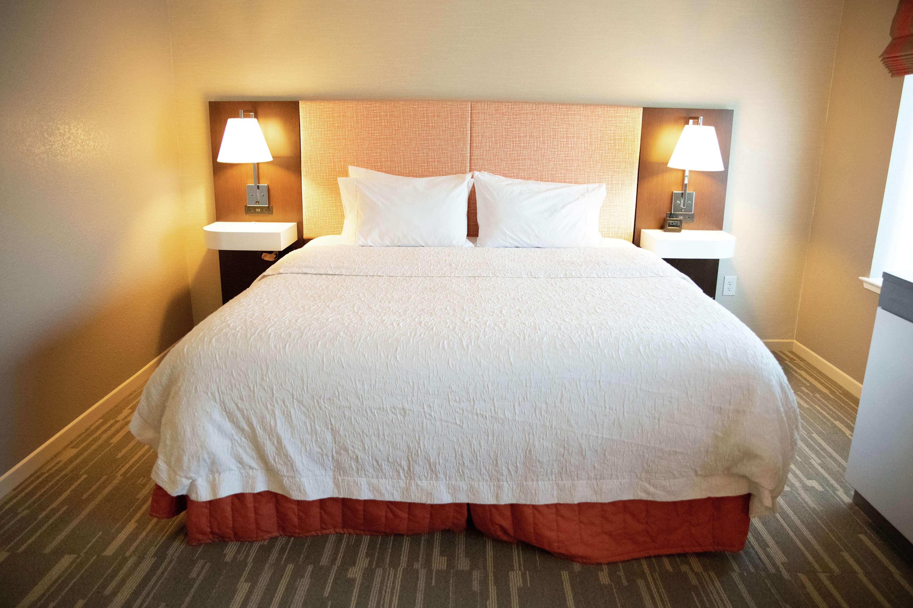 ROOM, KING BED