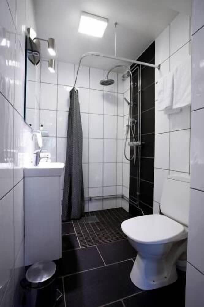 Adels Hotel 22/29