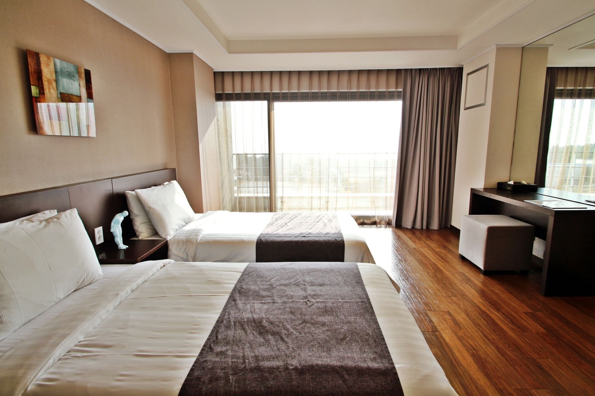 2 BEDROOMS, ROYAL, SUITE, 2 BATHROOMS