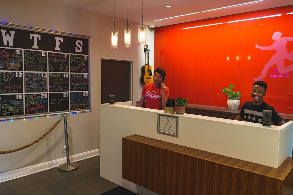 Chicago Getaway Hostel 50/50
