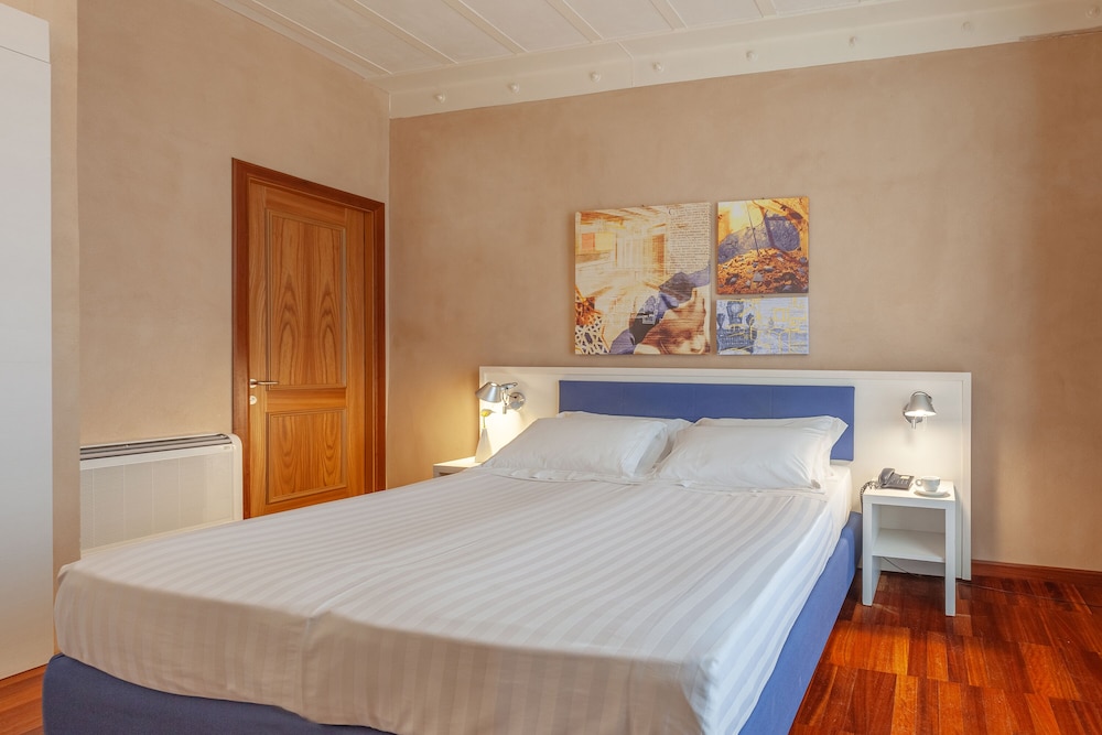 1 BEDROOM, SUPERIOR, STUDIO, PARTIAL SEA VIEW