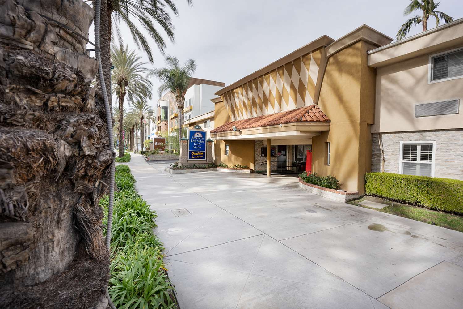 Americas Best Value Inn & Suites Anaheim Convention Center 23/27