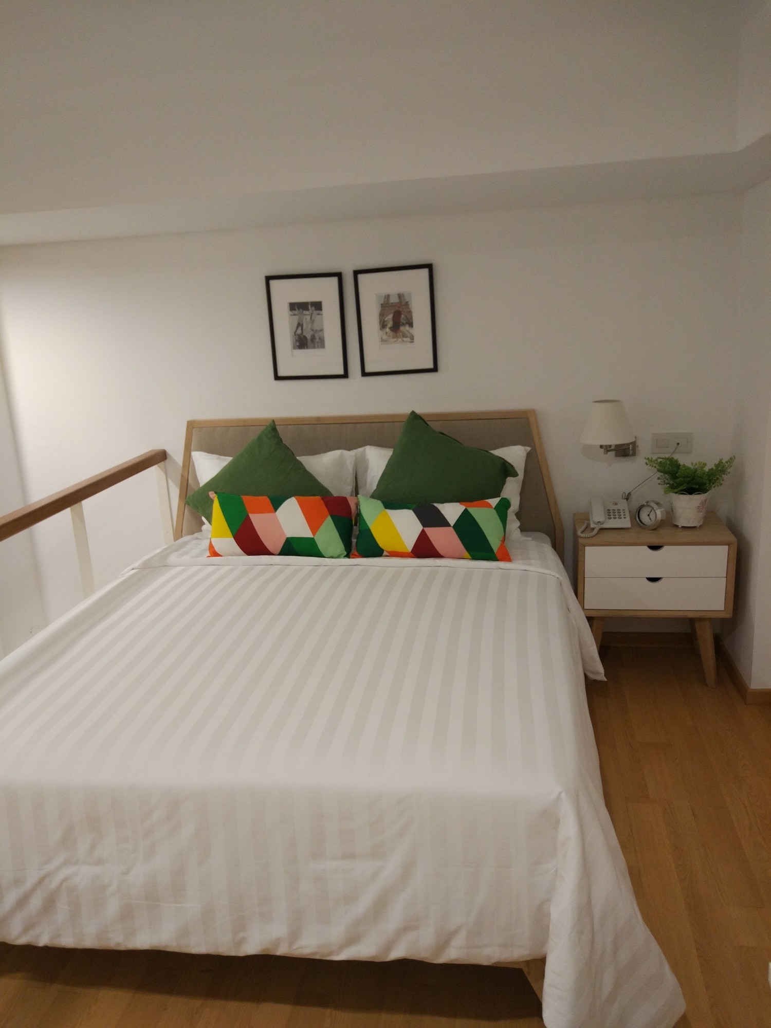 LOFT, QUEEN BED