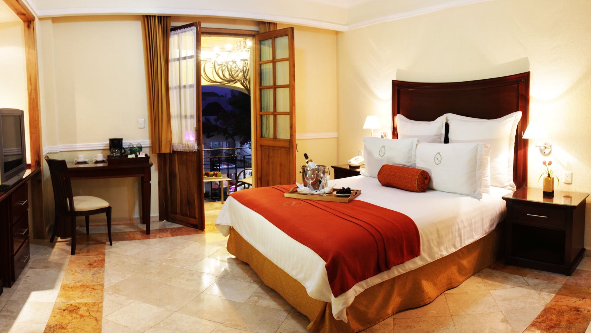 SUPERIOR, QUEEN BED