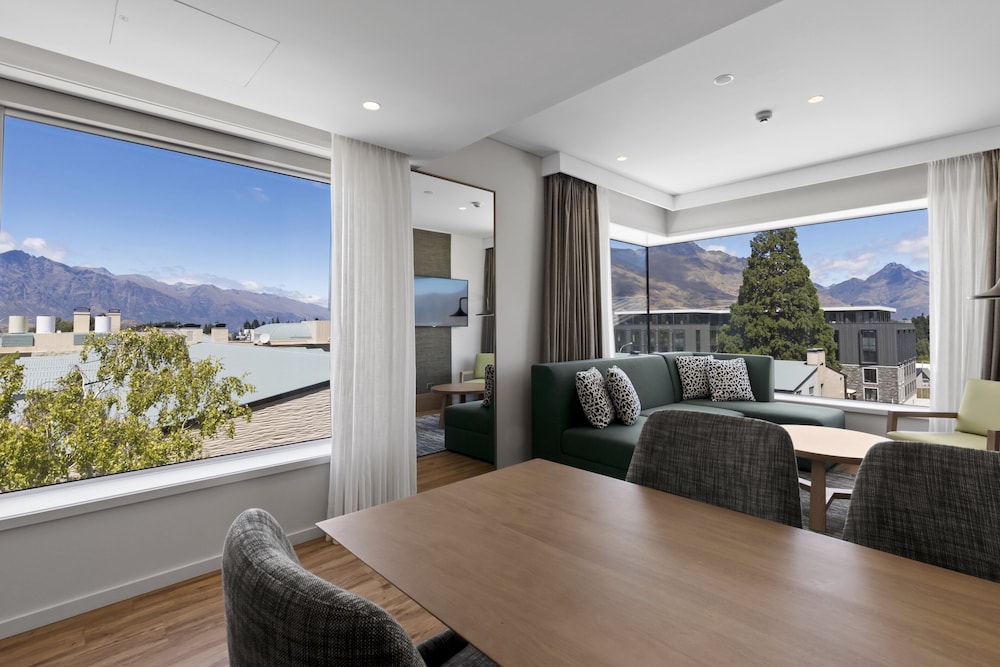 Holiday Inn Express And Suites Queenstown 10/79