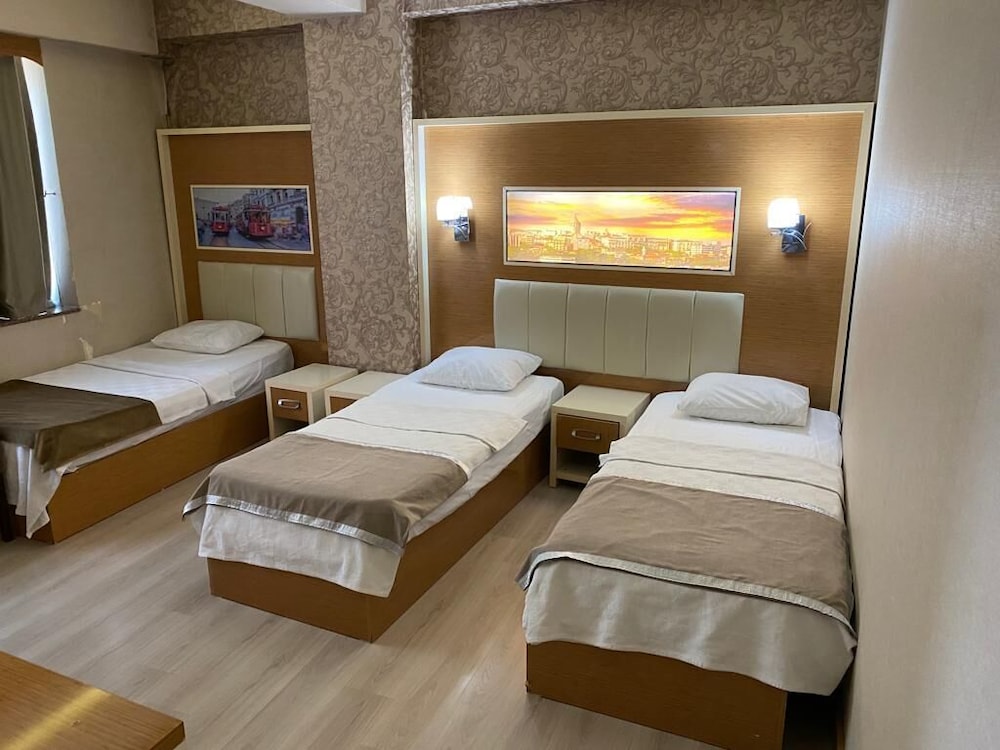 DE MAISON AIRPORT HOTEL 6/63