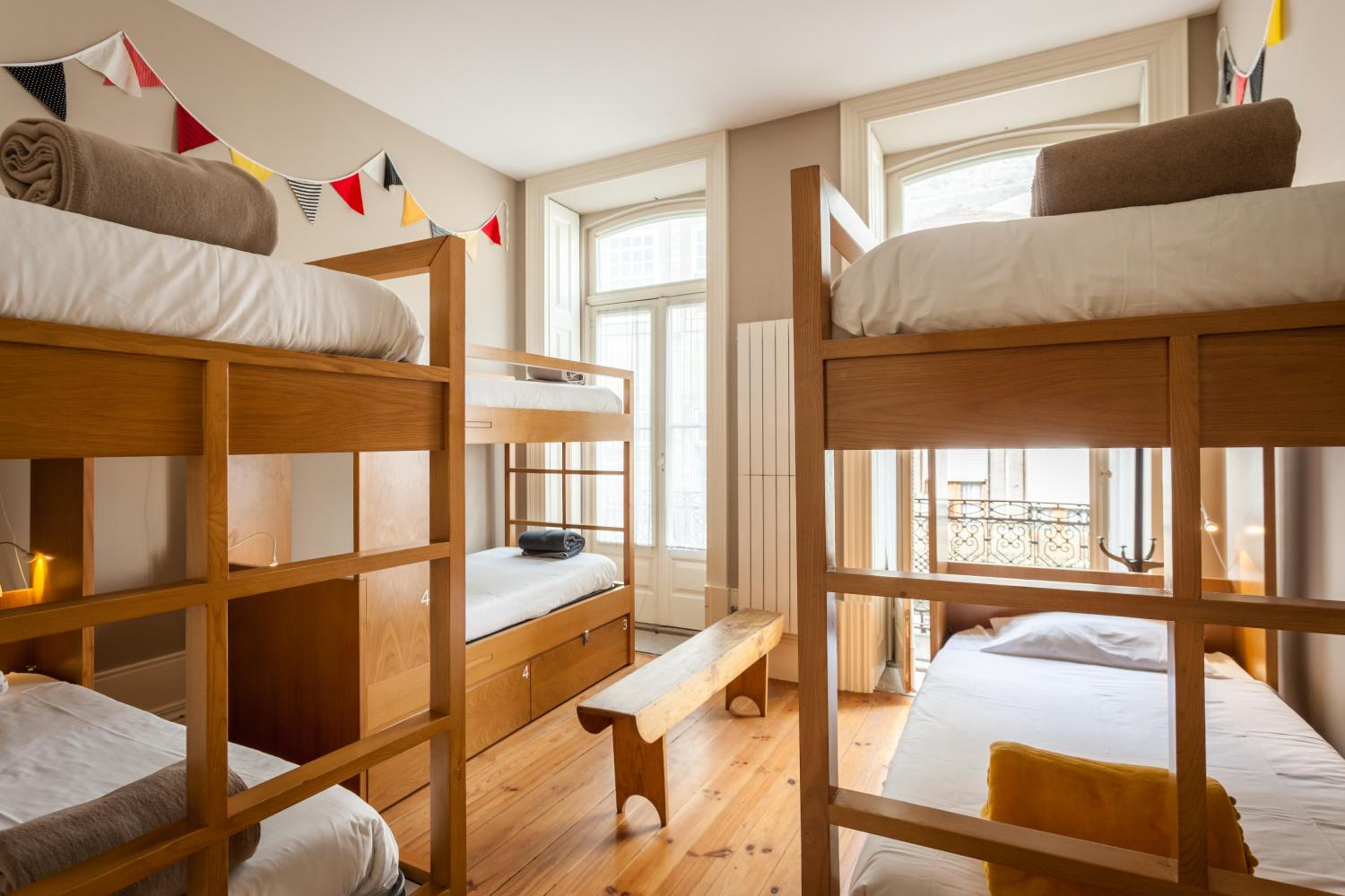 Mixed Dorm, 6 People