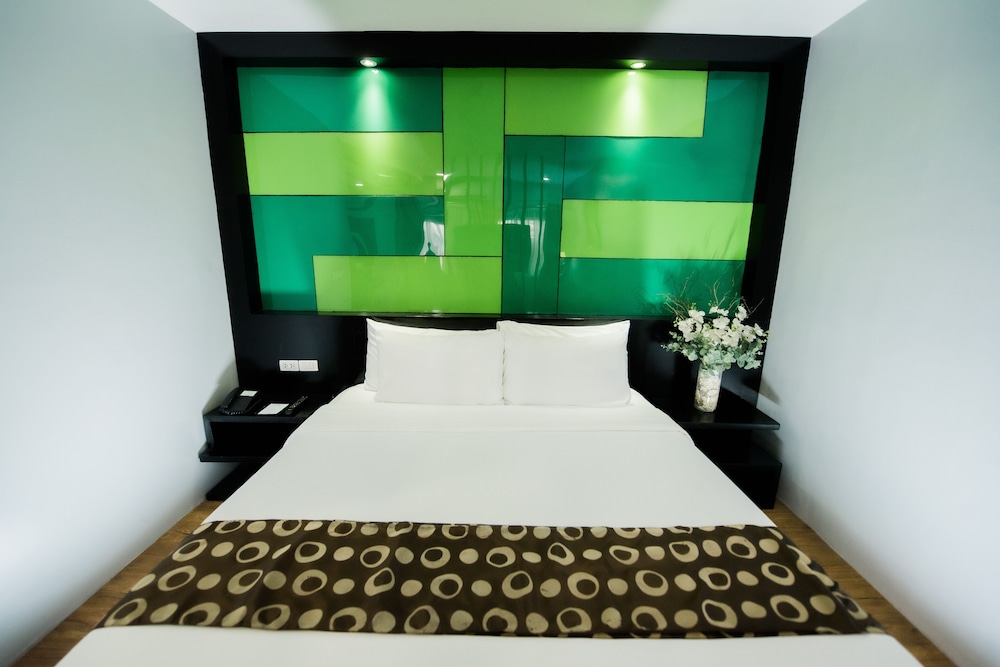 Sun City Suites 24/58