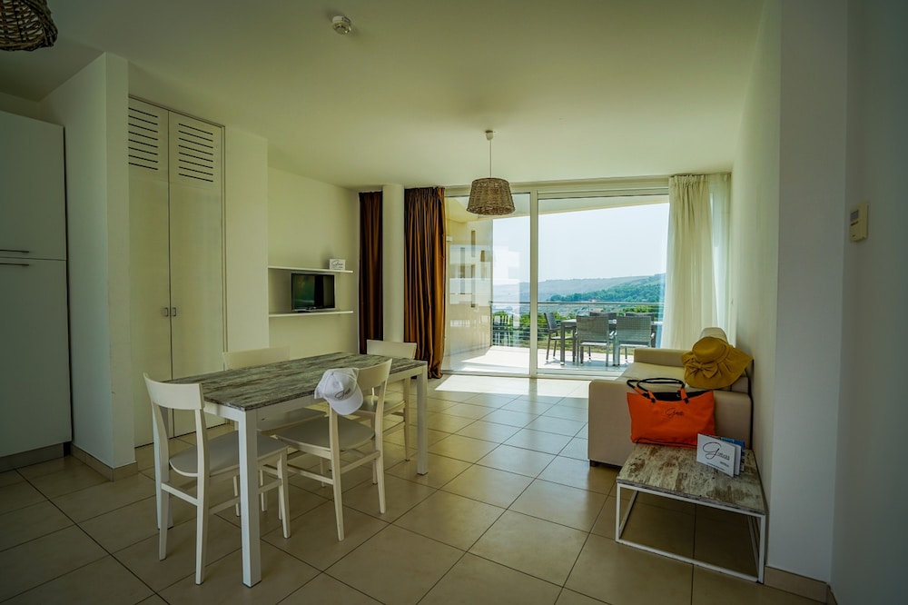 19 Summer Suites 36/60