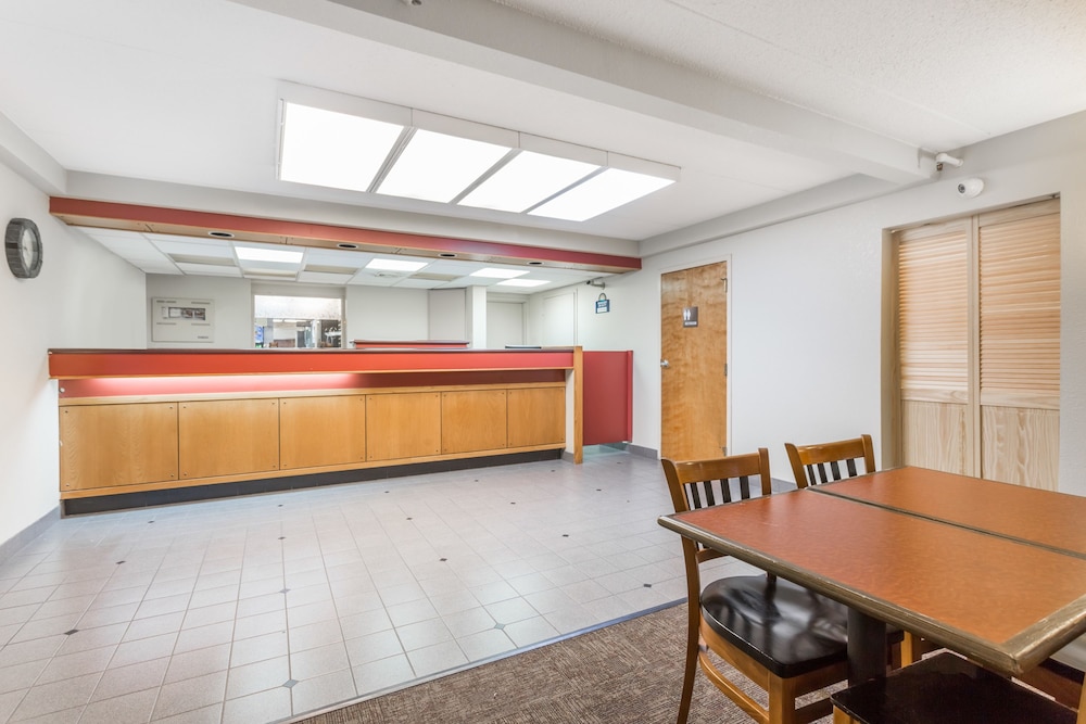 Days Inn by Wyndham Harrisburg North 6/32