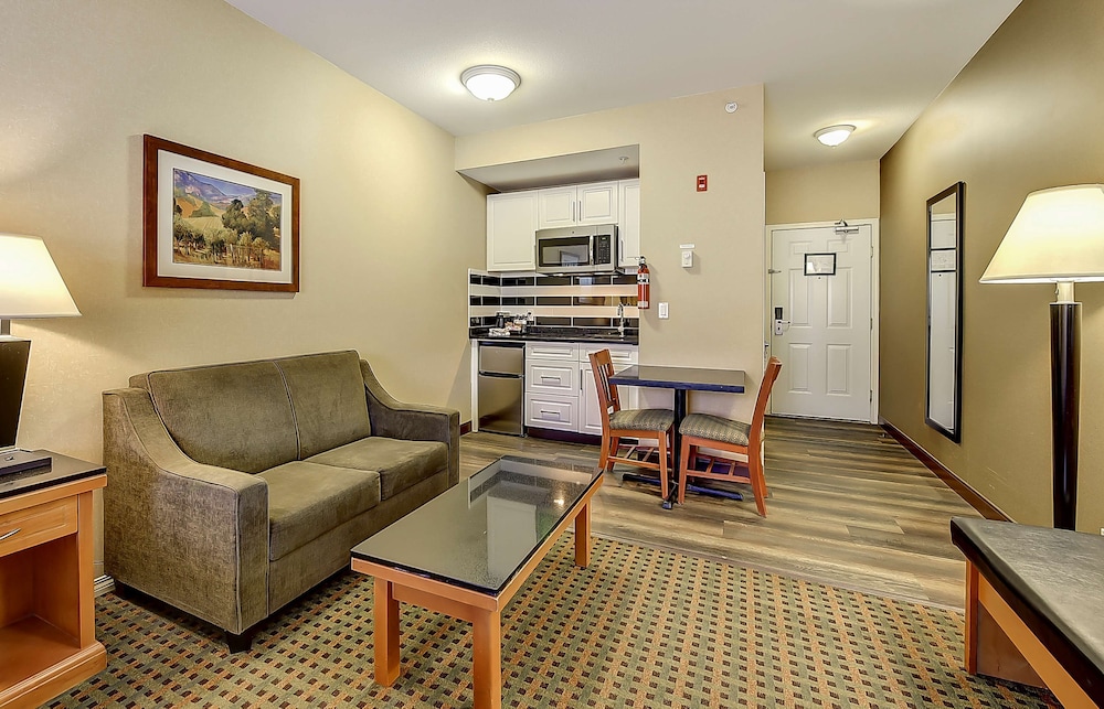 Best Western Plus Osoyoos Hotel And Suites 29/50