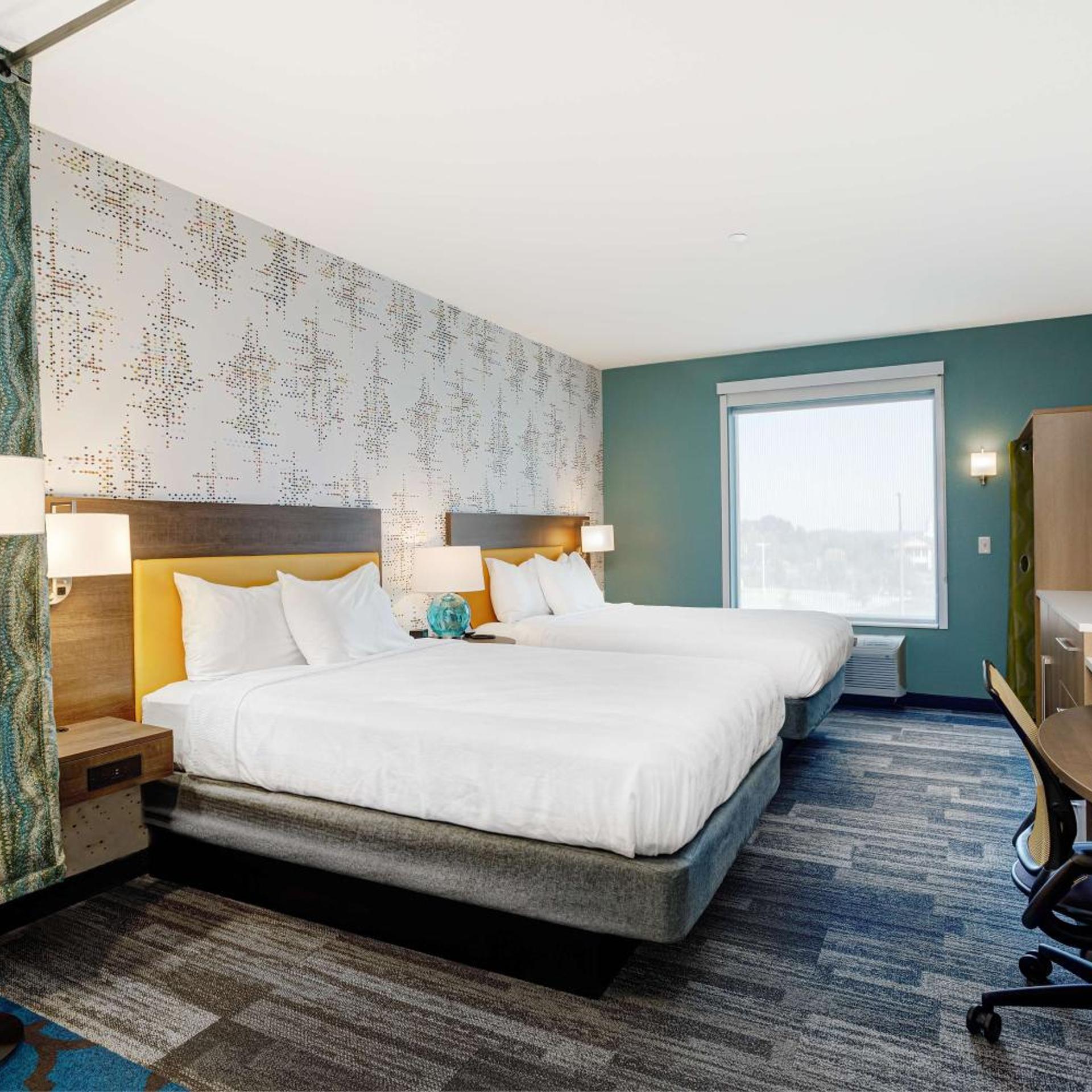 Studio, 2 Queen Beds, Sofa