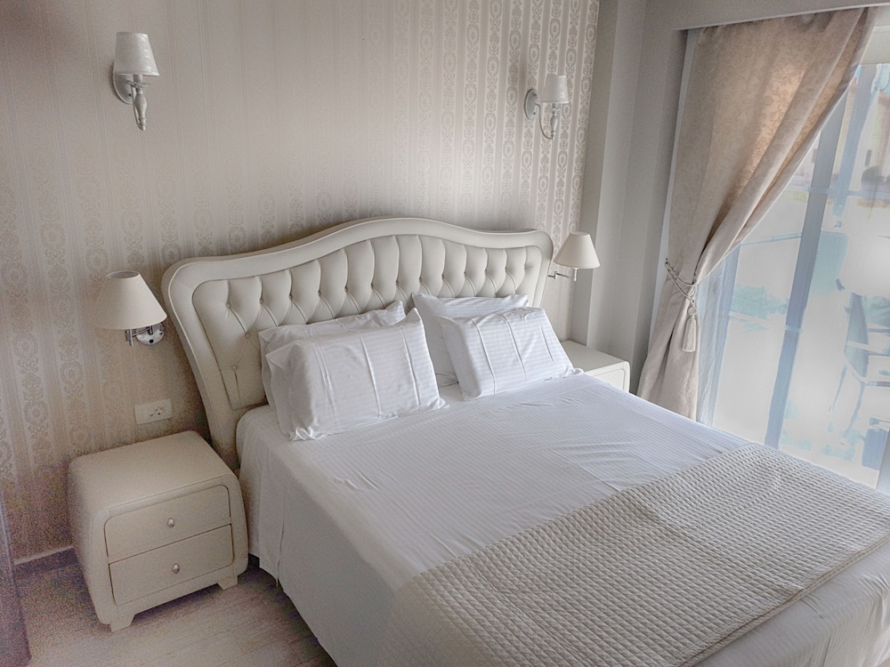 Alexandros Villa 12/42