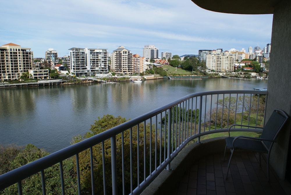Kirribilli Riverfront Apartments 66/72