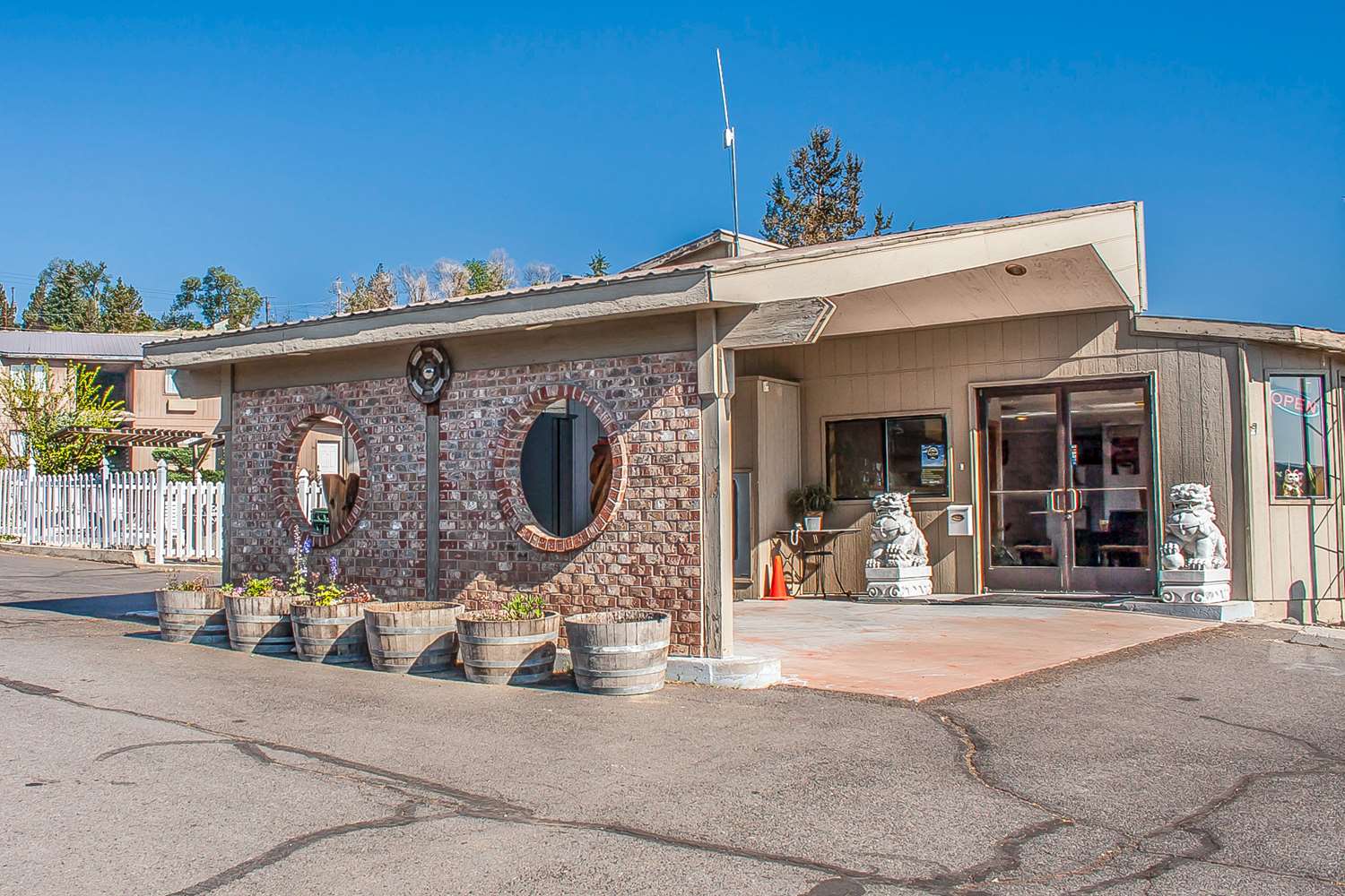 Econo Lodge Inn & Suites Madras 40/41