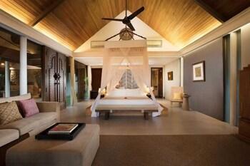 Grand, Pool, Spa, Villa, King Bed