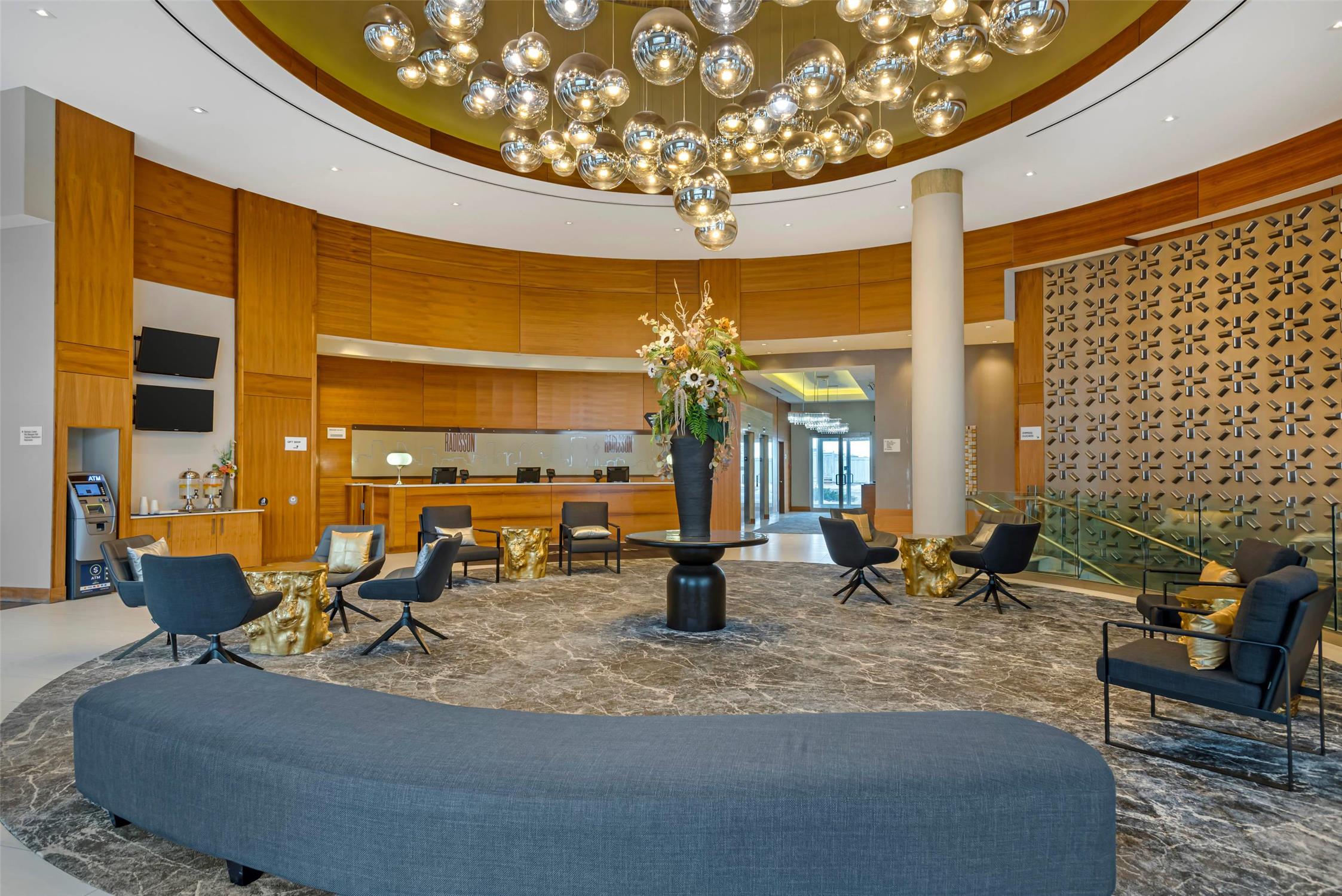 Radisson Hotel & Conference Centre Calgary Airport 11/78