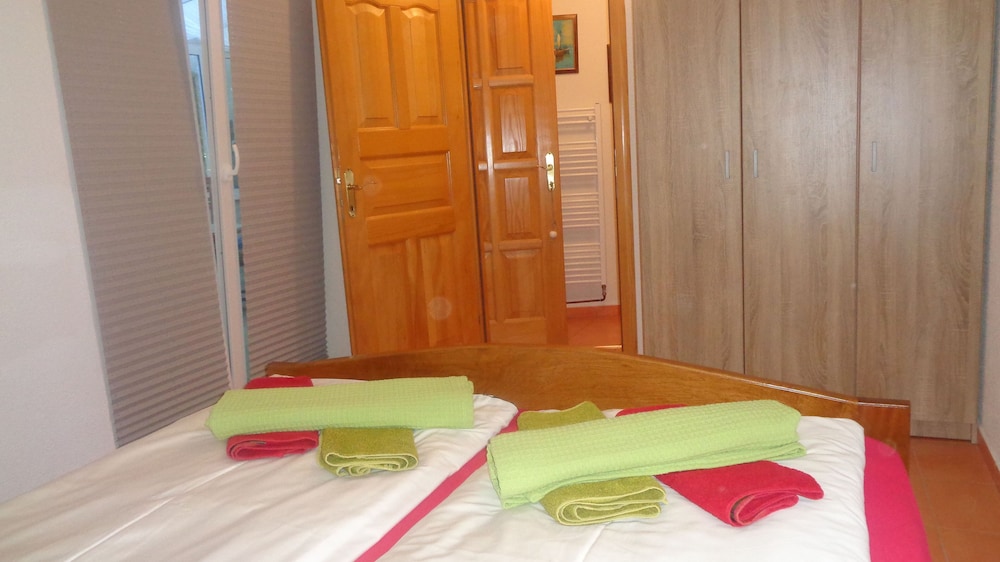 APARTMENTS MORETA 11/50