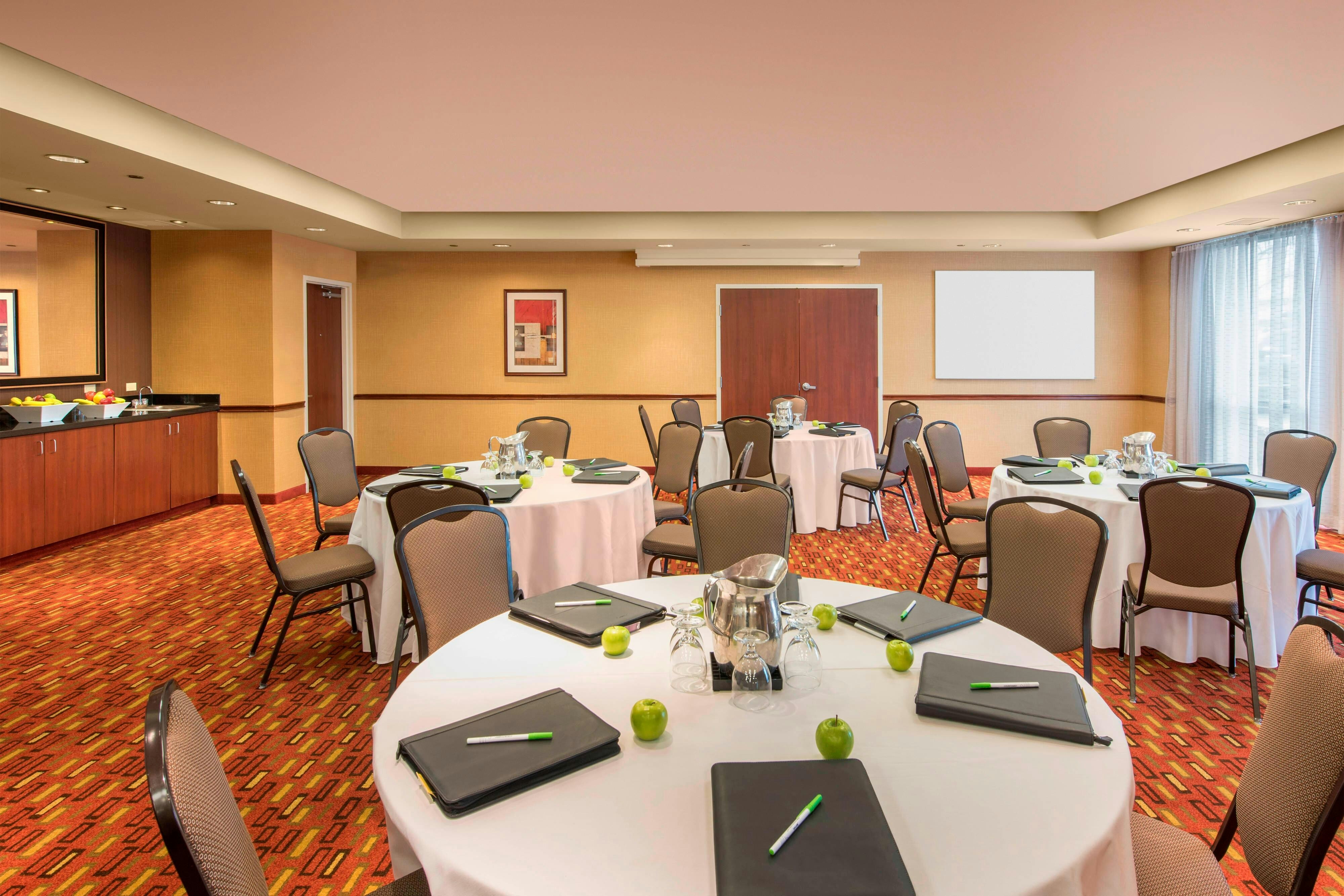 Courtyard By Marriott Denver Cherry Creek 19/22
