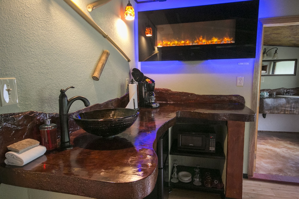 KILAUEA HOSPITALITY GROUP 3/69