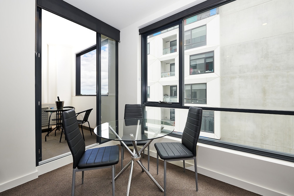 Melbourne Knox Central Apartment Hotel 29/49