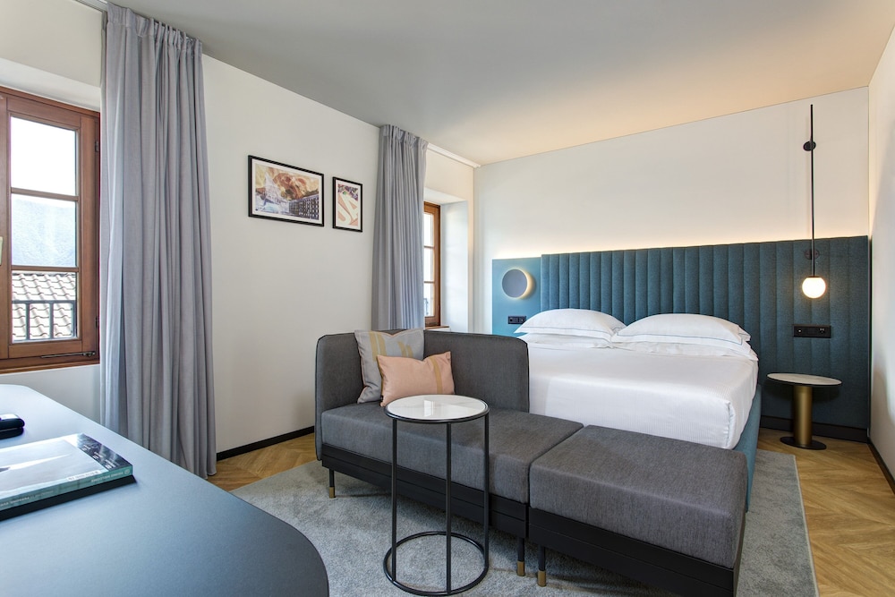 PLUS, DOUBLE BED