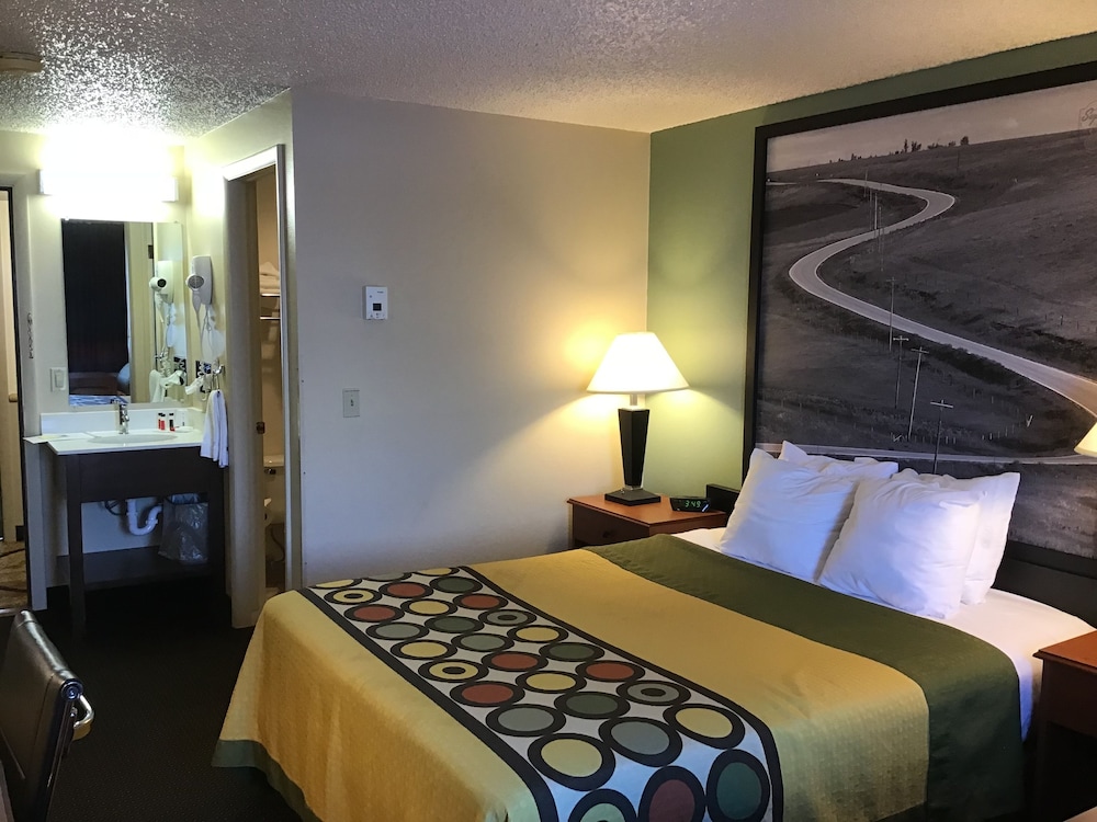 Super 8 by Wyndham Conrad MT 19/41