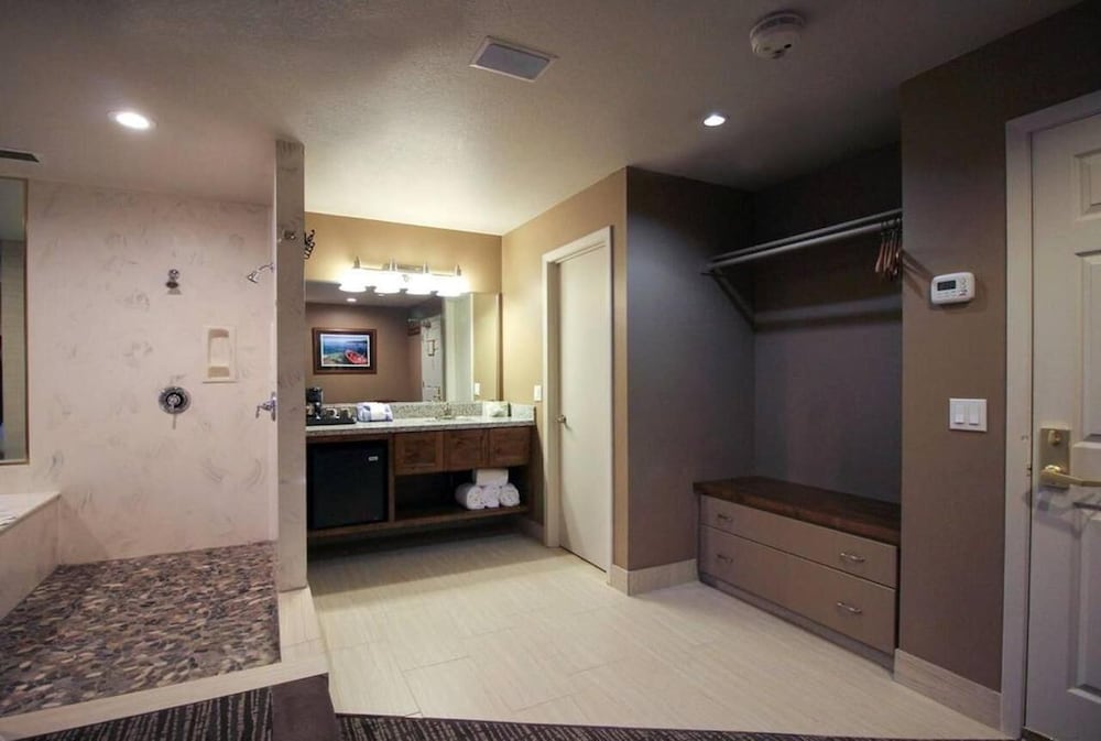 Postmarc Hotel And Spa Suites 9/76