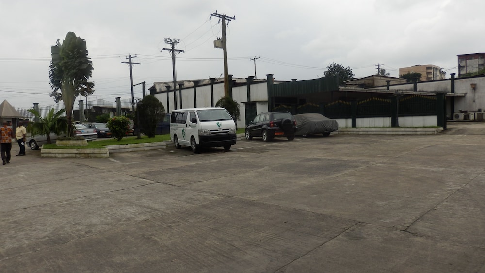Vallee Des Princes Hotel 40/47