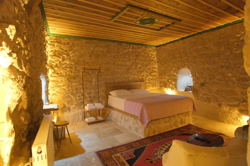 Euphoria Cave House 17/50