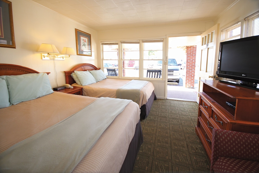 Oceanic Motel 10/46