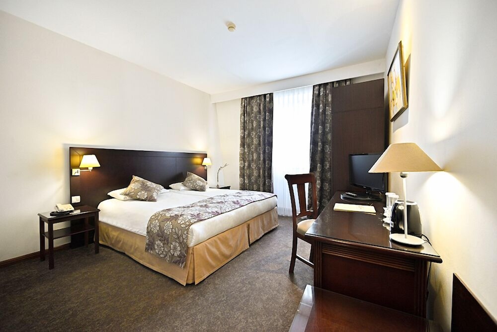 EUROPE HOTEL 17/55