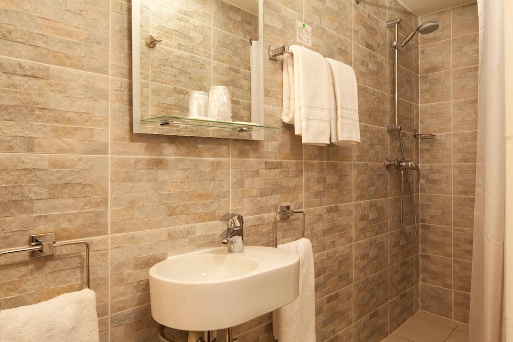 HOTEL LONDRES SAINT HONORE 13/38
