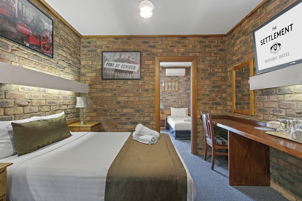 The Settlement Historic Hotel 19/32
